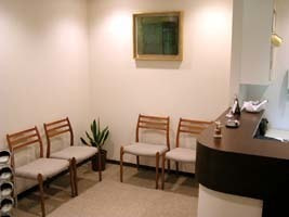 船曳歯科クリニック待合室の画像
